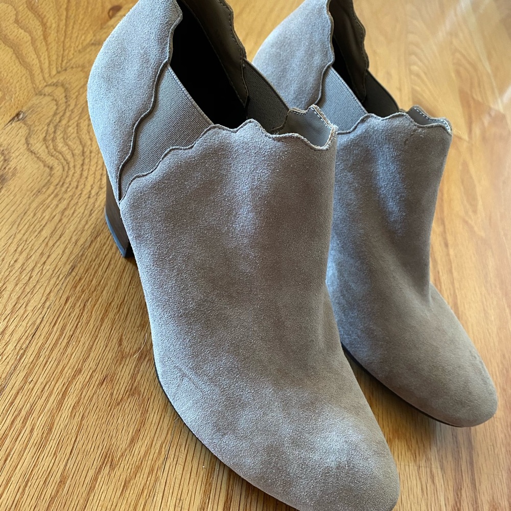 Tan booties, cute details